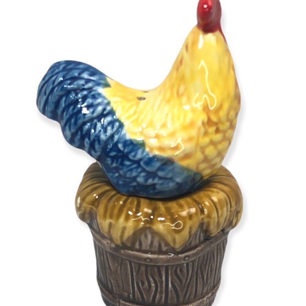 Chicken on nest salt and pepper shakers by Cracker Barrel - Picture 2 of 3